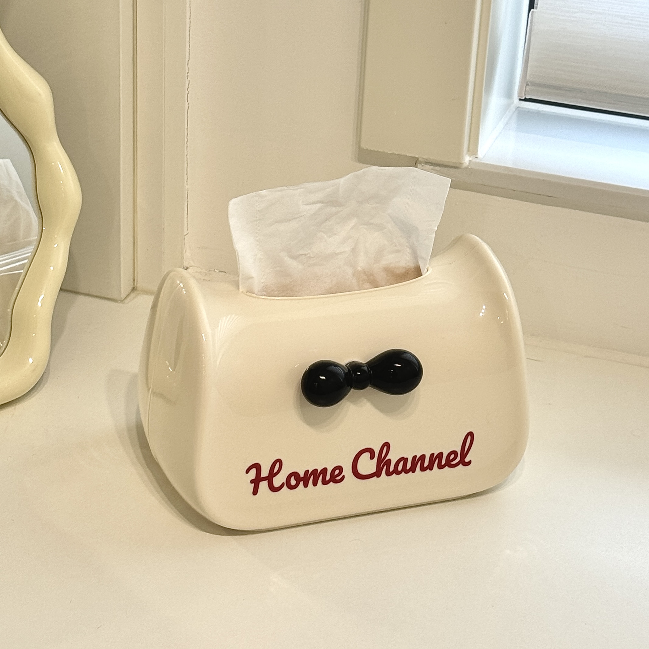 Boîte à mouchoirs avec nœud [blanc]