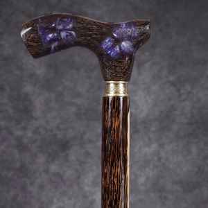 Bastón de Resina Artesanal que Combina Madera Duradera y Acabado Artístico en Resina, Perfecto para Asistencia de Movilidad Diaria - Product Image 6