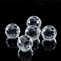Fourniture d'usine Attrape-soleil en verre transparent, boule de cristal à facettes taillées en diamant de grande taille pour la décoration intérieure et comme presse-papier en cristal