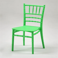 Offre Spéciale chaises en plastique empilables en résine colorées pour les fêtes d'enfants banquets d'hôtel de mariage moderne événements de restauration d'anniversaire à manger