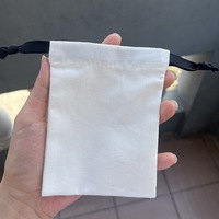 Sac à cordon en velours blanc de gros du fabricant, pochette haut de gamme pour boucles d'oreilles, sac anti-poussière, logo estampé à chaud, petit/moyen/grand