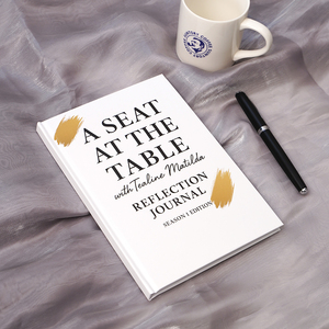 Journal de réflexion personnalisé avec logo – <span class=keywords><strong>Un</strong></span> siège à la table – Cahier de foi guidé à couverture rigide – Édition Saison 1 - Product Image 1