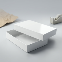 Boîte cadeau personnalisée en papier kraft écologique avec gaufrage, pelliculage mat et doublure en éponge pour l'emballage de chaussettes, vêtements et petits articles