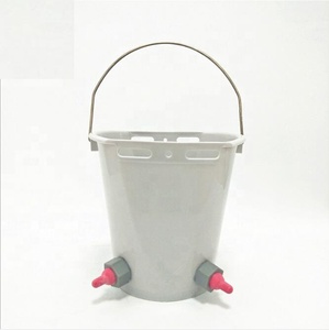 Seau d'alimentation en plastique pour animaux, 5 pièces, <span class=keywords><strong>prix</strong></span> d'usine, bébés, pattes <span class=keywords><strong>de</strong></span> laine, mouton, <span class=keywords><strong>lait</strong></span>, vente - Product Image 4