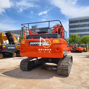 Excavatrice d'occasion à prix avantageux Dx300LC-9C à vendre, d'origine coréenne, hydraulique sur chenilles, DOOSAN Dx300LC-9C rouge, bon état - Product Image 4