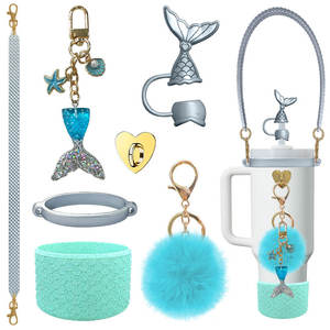 Vente en gros de stock pour ensemble de bouteilles d'eau en silicone, motif d'écailles de poisson 3D, paille, bouchon, chaîne de tasse, pompon, accessoires de sirène - Product Image 6