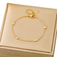 Bracelet de mode géométrique en or polyvalent, style Ins, bijoux légers et luxueux, simple, nouveau, en acier titane non décolorant pour femmes