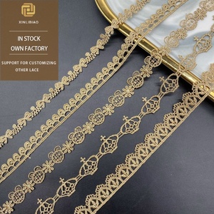 Wateroplosbaar Kant, Gouden Borduurwerk Teddybeer Kroon Met Kanten Rand, Gouden Polyester Kant Accessoire - Product Image 1