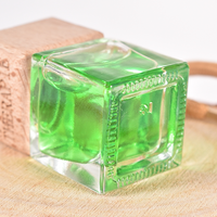 Mini bouteille de diffuseur suspendue carrée 10ml bouteilles d'huile essentielle de parfum de voiture avec couvercle en bois de ficelle de support