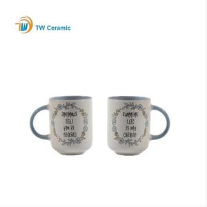 Jarra de Leche de Cerámica Lisa con Logotipo Personalizado de Estilo Moderno, Jarra Pequeña para Leche de 510 ml, Apta para Microondas y Lavavajillas, con Tapa y Cuchara - Product Image 1