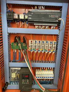 Machine de soufflage inversé à changement rapide de moule, bouteilles personnalisables en PET pour lotions et shampoings, 200 ml à 900 ml, PLC, 2 cavités - Product Image 5