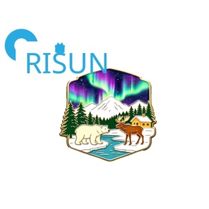 Aimant de réfrigérateur et badge de revers personnalisés en émail holographique, motif Aurores boréales du Nord (Alaska, Islande, Finlande), souvenir de voyage - Product Image 2