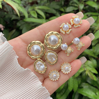 Boucles d'oreilles à la mode en cuivre plaqué or 18 carats en forme de coeur dans divers styles pour un usage quotidien des femmes, des cadeaux élégants et rétro