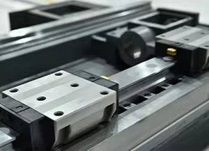 Centre d'usinage vertical CNC 5 axes CMC500f à broche unique, <span class=keywords><strong>portique</strong></span> automatique, outil BT40 pour le métal - Product Image 5