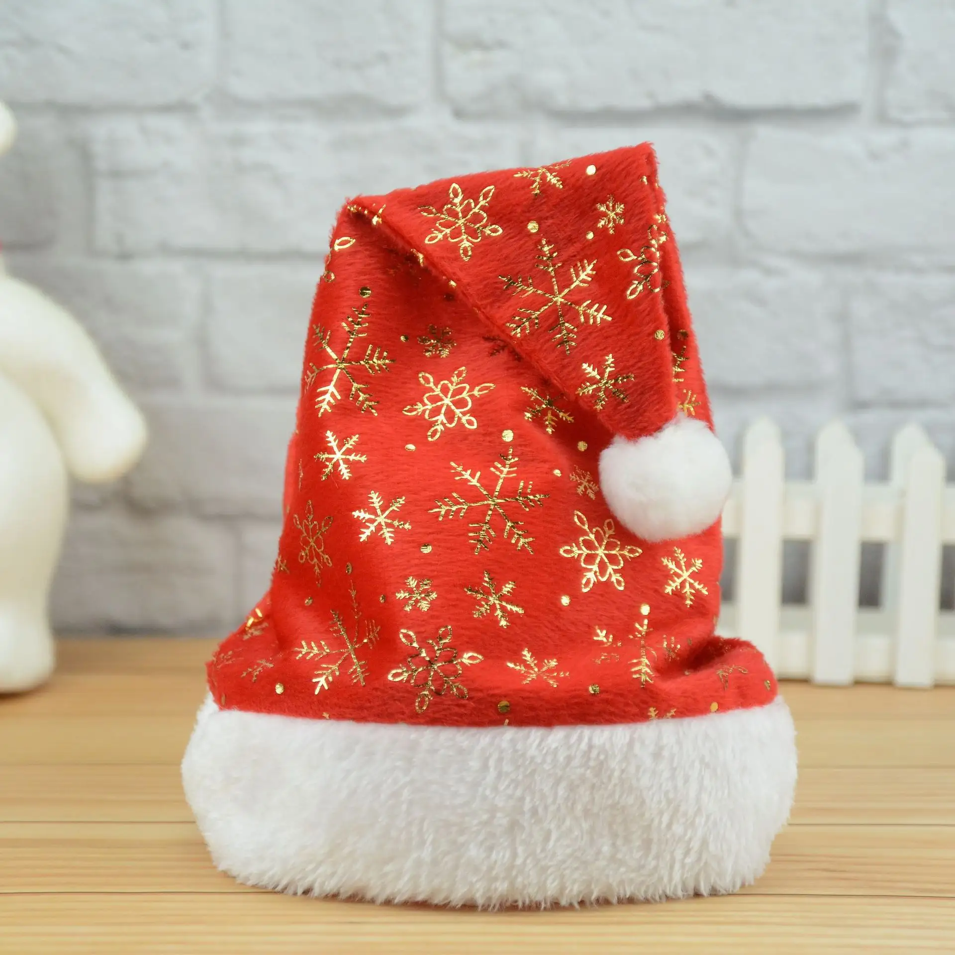 2023 New Arrival Xmas Hat Red Funny Short Plush Hat Snow Gold Stamp Chapéu Do Ornamento Do Natal para Adultos e Crianças