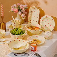 Nouvel ensemble de bols et assiettes en céramique sous glaçure, style crémeux, en forme de cœur, résistant au micro-ondes, pour la maison, de grande valeur