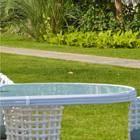 Ensemble de salle à manger d'extérieur moderne européen 7 pièces en rotin blanc, table ovale et chaises, mobilier de jardin résistant aux intempéries pour cour et parc