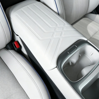 Tapis de console centrale en silicone antidérapant couleur originale pour Xpeng MONA L03 avec recharge sans fil et porte-gobelet – Modification intérieure
