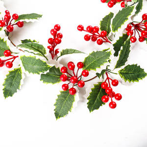 Couronne de <span class=keywords><strong>lierre</strong></span> de Noël artificielle avec feuilles de houx et baies rouges pour une décoration intérieure festive - Product Image 4