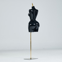 Grand Mannequin Femme Grandes Tailles, Fessier Pulpeux Taille Fine, Buste Féminin pour Vitrine de Magasin de Vêtements