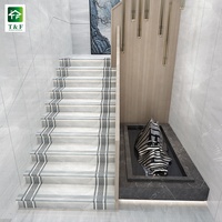 Carreaux de marches d'escalier en marbre antidérapants au design moderne 300*1200, un ensemble de carreaux pleine masse en porcelaine pour escaliers