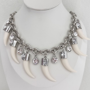 Collar <span class=keywords><strong>Martingale</strong></span> Clásico Ajustable de Eslabones Planos de Triple Fila para Adiestramiento Canino, Cadena Plateada con Colgante de Luna Creciente de Cristal, Regalo - Product Image 4