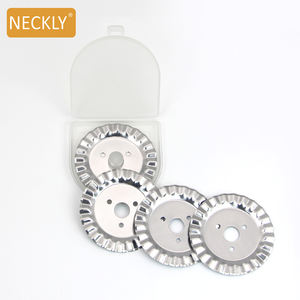 Вращающееся лезвие 28 мм, 45 мм, пластиковая ручка, сменный волнистый кружевной нож <span class=keywords><strong>SUS420J2</strong></span> - Product Image 4