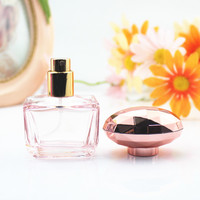 Vente en gros de flacons de parfum en verre carrés vides, personnalisés, de luxe, rechargeables, 25 ml, avec vaporisateur