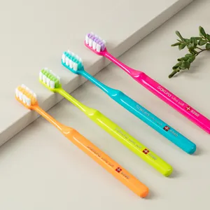 10000 सॉफ्ट ब्रिस्टल अनुकूलित डीप क्लीन टूथब्रश ठोस रंग वयस्क मैनुअल टूथब्रश व्यक्तिगत पैकेजिंग के साथ