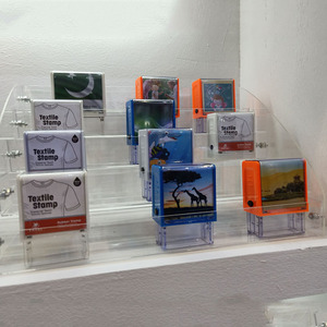 Timbre <span class=keywords><strong>textile</strong></span> personnalisé en gros avec logo, <span class=keywords><strong>nom</strong></span> et texte permanent pour les enfants à l'école - Product Image 1