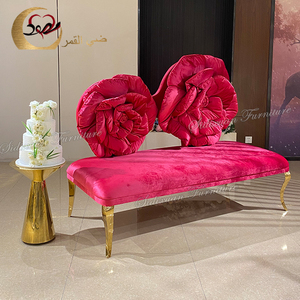 Sofá Moderno de Terciopelo Rosa con Respaldo de Rosas, de Tres Plazas, para Bodas, Comedor, Sala de Estar, Hotel y Apartamento, Personalizable - Product Image 3