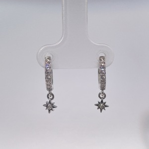ต่างหูแบบติดหูสำหรับผู้หญิง ดีไซน์คลาสสิกทันสมัยจาก Tianyu Gems ผลิตจากทองเหลืองชุบทอง ประดับด้วยเพชรซิร์คอนและดาวแปดเหลี่ยม - Product Image 3