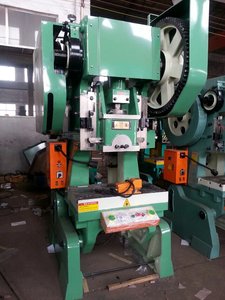 เครื่องปั๊มโลหะแบบกลไกสำหรับงานหนัก 6.5-100 ตัน รุ่น CHZOM ปี 2025 สำหรับปั๊มขึ้นรูปขายึดโลหะ - ราคาโรงงาน J23-160T - Product Image 6