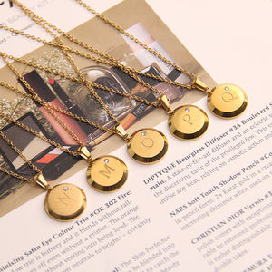 Collar con Letra del Alfabeto Personalizado al por Mayor, Incrustaciones de Circonita Cúbica, Colgante de Oro de 18K, Collar de Acero Inoxidable con 26 Letras - Product Image 4