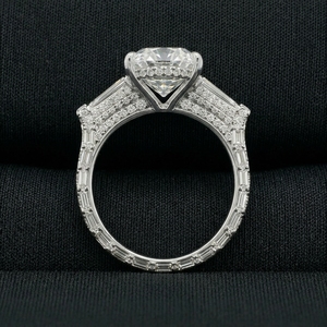 Bague élégante en platine et diamants, design minimaliste à finition lisse, parfaite pour les fiançailles, les mariages et le port quotidien, idéale comme cadeau. - Product Image 2