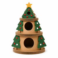Tour à chat en carton ondulé en forme de sapin de Noël à trois niveaux avec griffoir, étoile décorative et pompons