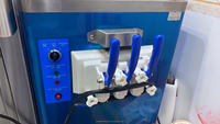 Machine à glaces molles commerciales à 3 saveurs, fabrication de yaourt glacé, glace molle, avec système de sirop arc-en-ciel