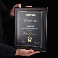 Plaque de certification d'autorisation haut de gamme, élégante, sur base en bois sur mesure, avec gravure dorée et UV, pour récompense ou médaille