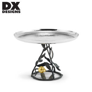 Support à gâteau moderne en métal martelé avec base à motif de feuilles florales, piédestal à dessert fait main pour café, hôtel, mariage et maison - Product Image 2