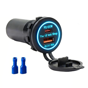 Cargador PD de 100W Tipo-C para Auto de 12-24V con QC3.0 y Puerto AUX, Puertos Duales para Teléfonos Móviles y Computadoras - Product Image 1