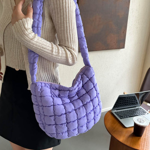 Cross Border Trendy Large Capacity Down Tote Bag For Women Cloud Shaped Shoulder Bag Insulated Everyday Use Bucket Type - Product Image 3