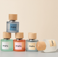 Bouteilles de parfum en verre dépoli transparent en gros, 30ml, 50ml, 100ml, avec bouchons à vis en bois, emballées en boîte, avec options de capacité de 25ml et 120ml
