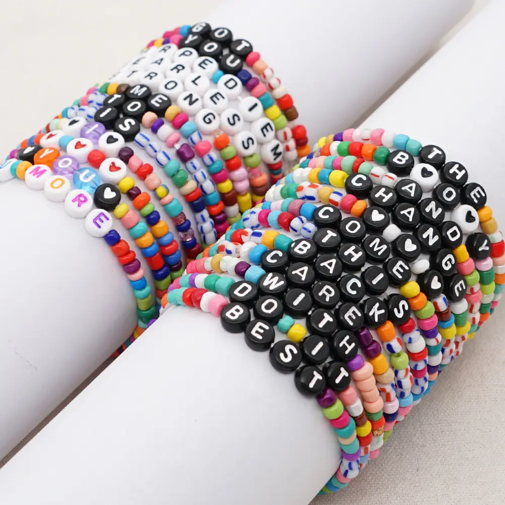 Perles de riz ethniques simples Bracelet coeur d'amour Boho perles de rocaille colorées Bracelet lettre initiale pour les femmes cadeau