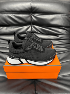 Chaussures de tous les jours avec semelle extérieure antidérapante à rainures, construction supérieure bicolore, amorti doux et soutien, résistantes à l'usure, baskets classiques - Product Image 4