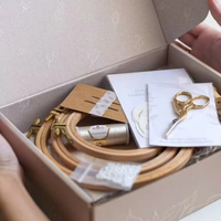 Boîtes en carton ondulé recyclables personnalisées avec logo en feuille d'or, matériaux recyclés, doublure en éponge pour emballage cadeau et produits