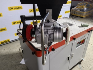 Ponceuse <span class=keywords><strong>de</strong></span> bord <span class=keywords><strong>de</strong></span> douille <span class=keywords><strong>de</strong></span> bras oscillant d'ébavurage <span class=keywords><strong>de</strong></span> tôle machine d'ébavurage manuelle - Product Image 2