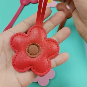 Llavero de flor de cinco pétalos de PU para parejas, colgante para bolso, accesorios de moda, adorno para bolsos, llaveros de flor - Product Image 6