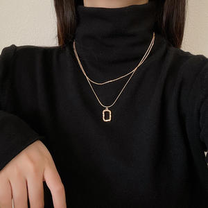 حار بيع تصميم 18k الذهب تصفيح التيتانيوم الصلب الجوف ساحة قلادة قلادة مستطيل قلادة قلادة - Product Image 1