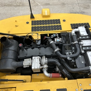Excavatrice hydraulique Komatsu PC220 d'occasion du Japon, 22 tonnes, à faible consommation de carburant, idéale pour les travaux de terrassement routier. - Product Image 5