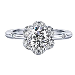 Anillo de Halo con Diamante Moissanite de Plata 925 de Excelente Calidad para Mujer, con Brillo Brillante, Disponible para Novias al Mejor Precio - Product Image 5